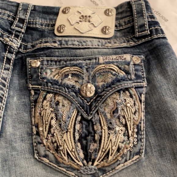 Miss Me Mid Rise Easy Crop Denim Bling Embellished Jeans Size 27 - Picture 10 of 15
